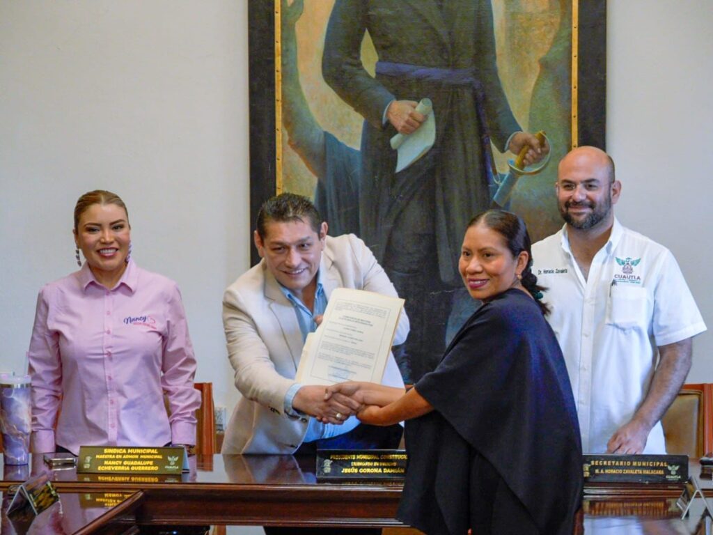 Liliana Chimal Ramos recibe constancia de mayoría como delegada política de Tetelcingo para el periodo 2025–2028