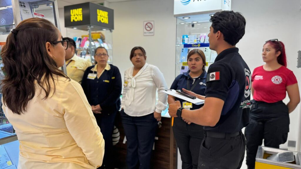 Simulacro de prevención ante emergencias en tiendas y centro de Cuautla